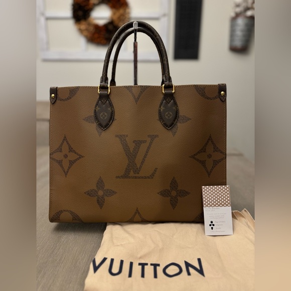 Louis Vuitton Handbags - LV On the Go MM Reverse Monogram